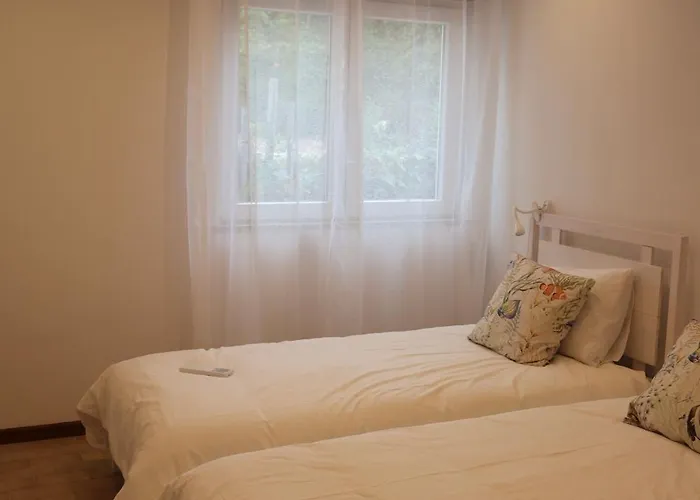 Moradia Do Sal, Walking To The And Old Town *