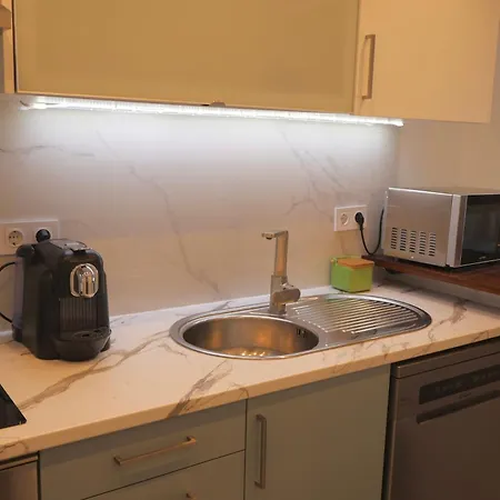 Moradia Do Sal, Walking To The And Old Town