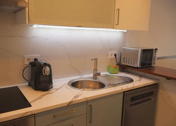 Moradia Do Sal, Walking To The And Old Town