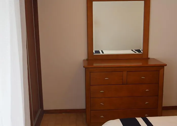 Moradia Do Sal, Walking To The And Old Town Будинок відпочинку