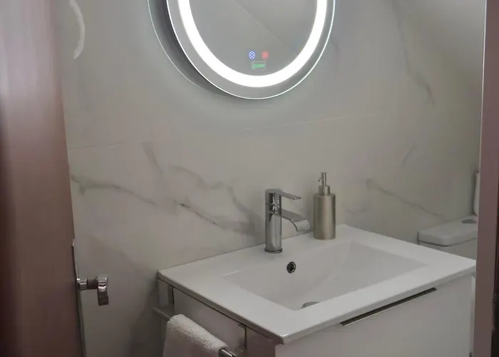 Moradia Do Sal, Walking To The And Old Town Будинок відпочинку *