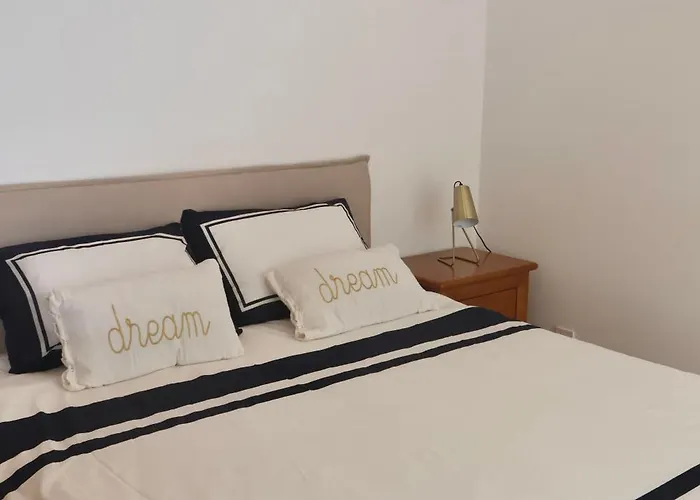 Moradia Do Sal, Walking To The And Old Town Будинок відпочинку