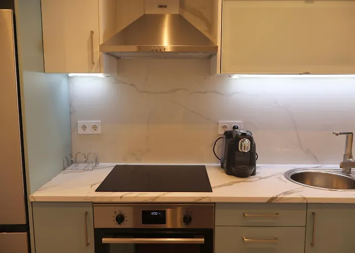 Moradia Do Sal, Walking To The And Old Town