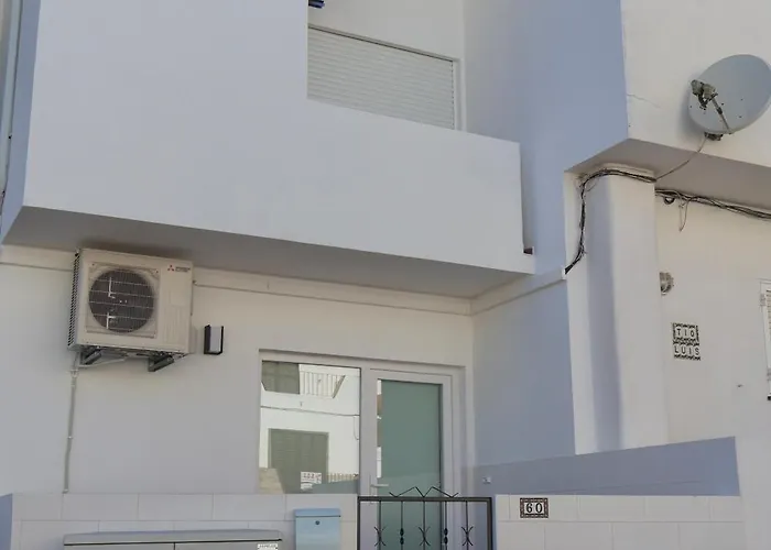 Будинок відпочинку Moradia Do Sal, Walking To The And Old Town