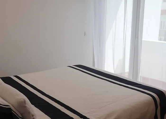 Moradia Do Sal, Walking To The And Old Town Будинок відпочинку *