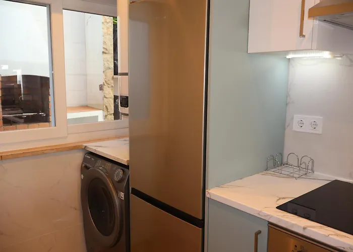 Moradia Do Sal, Walking To The And Old Town